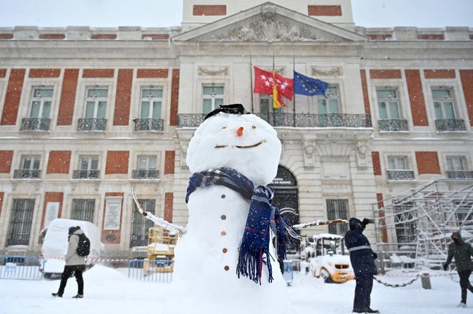 AFP/„Scanpix“ nuotr./Sniegas Ispanijoje sukėlė chaosą