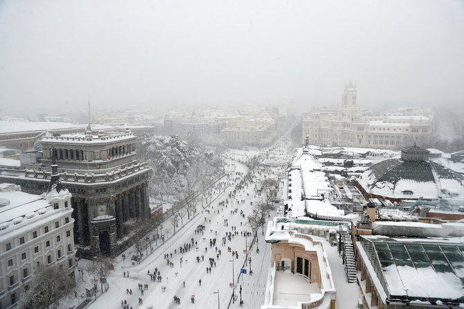 „Reuters“/„Scanpix“ nuotr./Sniegas Ispanijoje sukėlė chaosą