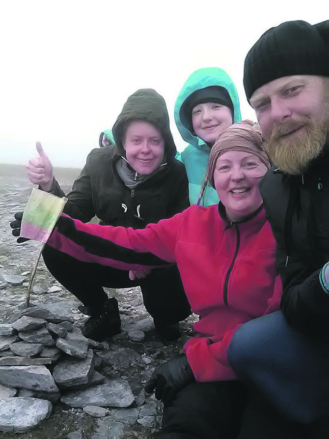 Asmeninio archyvo nuotr./Vienos įsimintiniausių šeimos kelionių po Škotiją akimirka – pasiekta Ben Hope kalno viršūnė