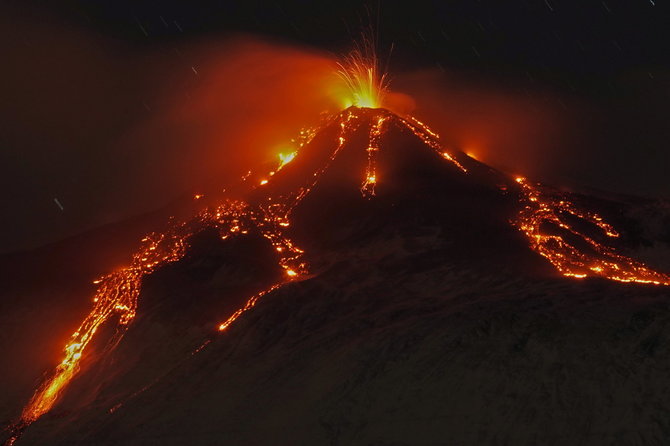 „Reuters“/„Scanpix“ nuotr./Etnos ugnikalnio išsiveržimas