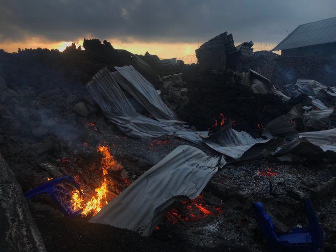 AFP/„Scanpix“ nuotr./Kongo DR išsiliejo ugnikalnis