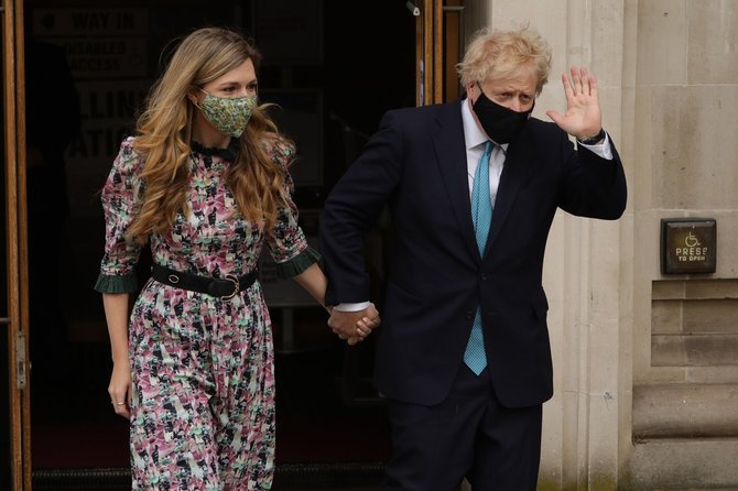 „Scanpix“/„SIPA“ nuotr./Borisas Johnsonas ir Carrie Symonds