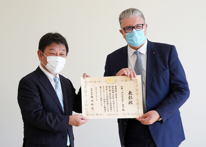 Japonijos užsienio reikalų ministerijos nuotr./Toshimitsu Motegi pagerbė Chiunės Sugiharos atminimą