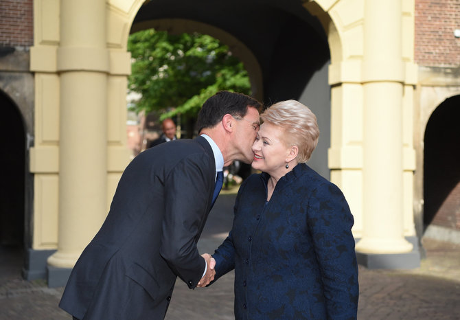 Vidmanto Purlio archyvo nuotr./N.Rutte ir D.Grybauskaitė Hagoje 2017 m.