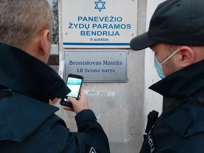 Rimvydo Ančerevičiaus/„Jūsų Panevėžys“ nuotr./Policija lankosi Bronislavo Matelio biure