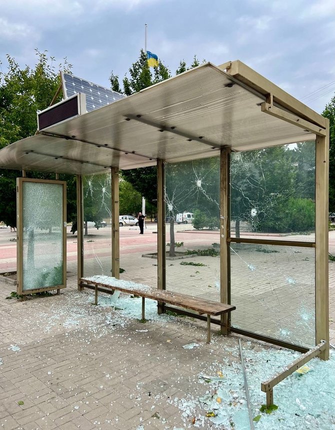 O.Senkevyčiaus nuotr./Per smūgį autobusų stotelei Mykolajive žuvo septyni žmonės