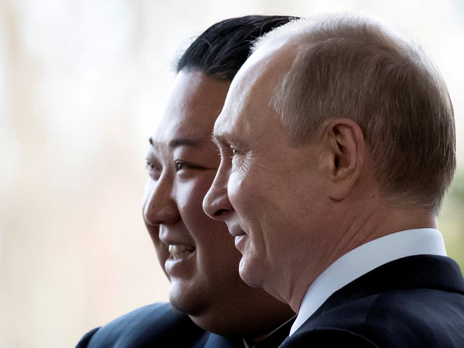 „Reuters“/„Scanpix“ nuotr./Vladimiras Putinas, Kim Jong Unas