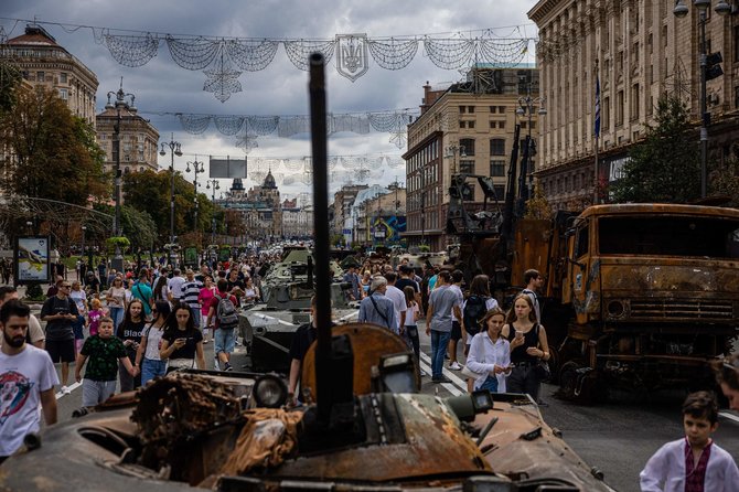 AFP/„Scanpix“ nuotr./Kyjive – suniokotos rusų technikos paradas