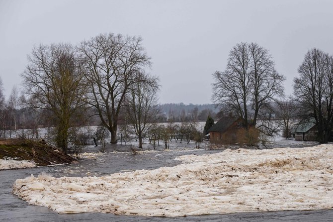 AFP/„Scanpix“ nuotr./Sausį latvius užklupęs didžiulis potvynis