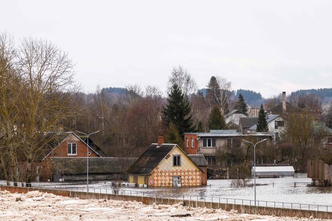 AFP/„Scanpix“ nuotr./Sausį latvius užklupęs didžiulis potvynis