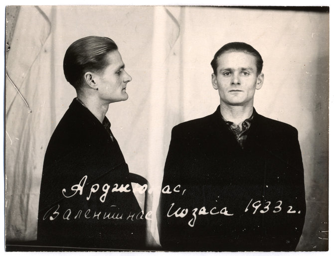 Iš Lietuvos ypatingojo archyvo dokumentų/Areštuoto V.Ardžiūno nuotrauka iš baudžiamosios bylos. 1951 m. kovo 6 d.