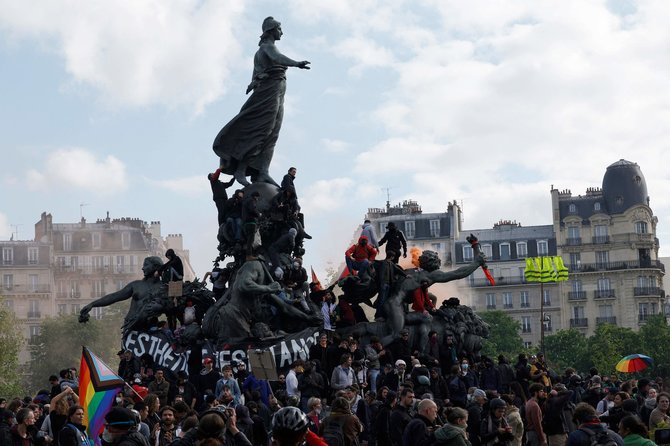 AFP/„Scanpix“ nuotr./Protestas Paryžiuje Gegužės 1-ąją
