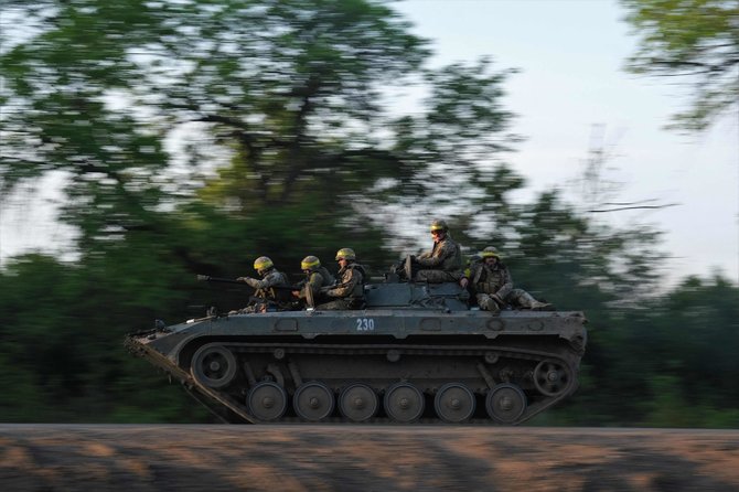 AFP/„Scanpix“ nuotr./Ukrainos kariai prie Bachmuto