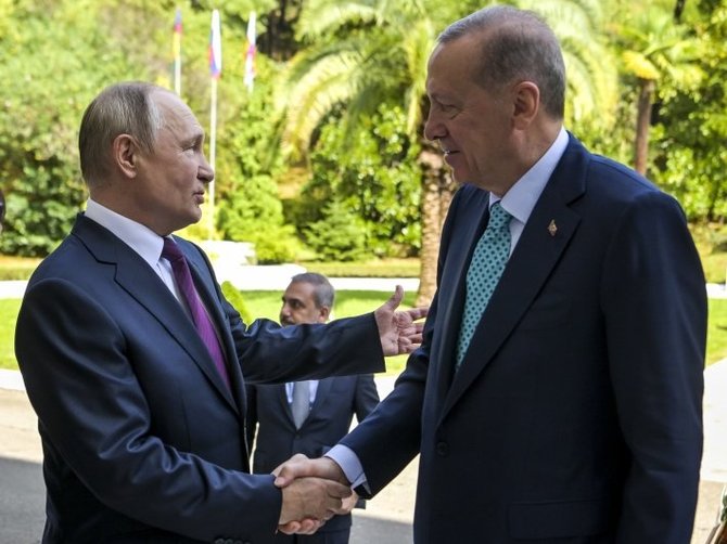 AP-Scanpix nuotr./ Rusijos prezidentas Vladimiras Putinas ir Turkijos vadovas Recepas Tayyipas Erdoganas