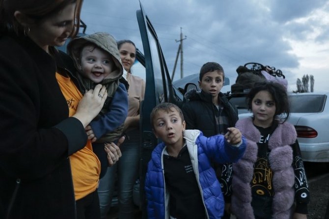AFP/„Scanpix“ nuotr./Pabėgėliai iš Kalnų Karabacho