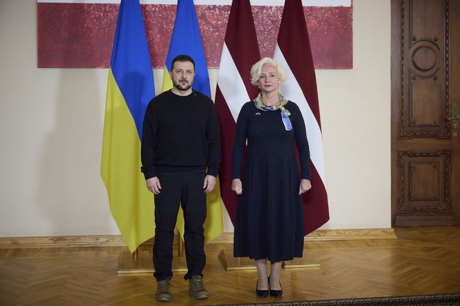 ZUMAPRESS/ Latvijos parlamento pirmininkė Daiga Mierina ir Ukrainos prezidentas Volodymyras Zelenskis