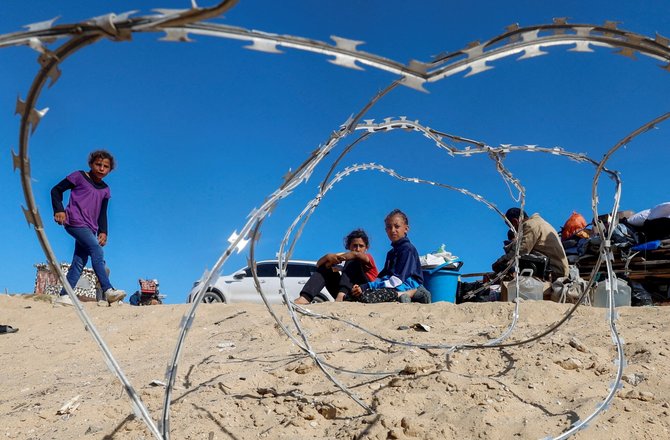 Palestinai evakuojasi dėl Izraelio operacijos Rafahe.