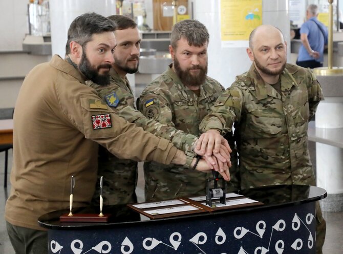 JAV panaikino draudimą perduoti jų ginklus Ukrainos brigadai „Azov“ / Yuliia Ovsiannikova / ZUMAPRESS.com