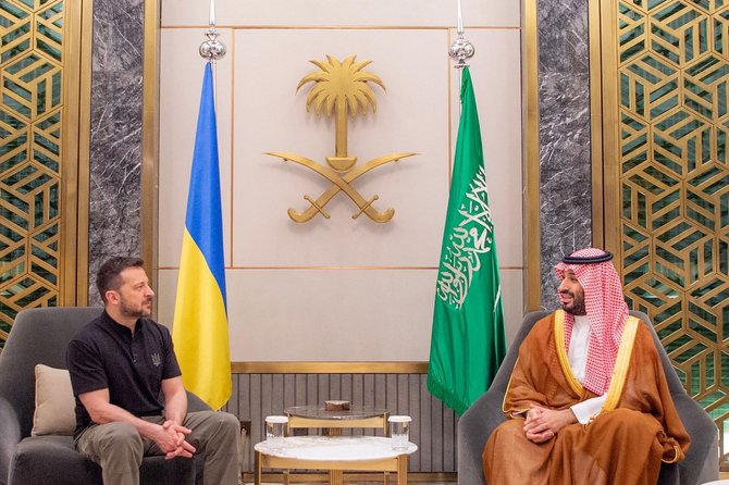 V. Zelenskis: Saudo Arabijos sosto įpėdiniu aptarė pasirengimą taikos viršūnių susitikimui / AHMED NURELDINE / AFP