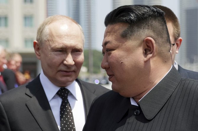„AP“/„Scanpix“/Rusijos prezidentas Vladimiras Putinas ir Šiaurės Korėjos lyderis Kim Jong Unas