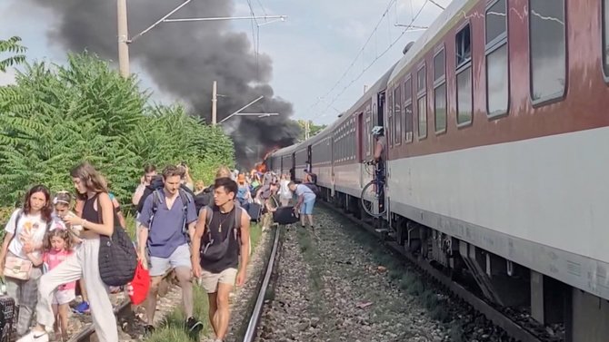 „Reuters“/„Scanpix“/Slovakijoje susidūrė traukinys ir autobusas