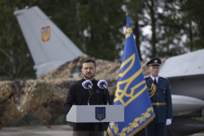 V. Zelenskis prašo leidimo naudoti tolimojo nuotolio ginklus smūgiams į Rusijos teritoriją / Ukraine Presidency/Ukrainian Pre / ZUMAPRESS.com