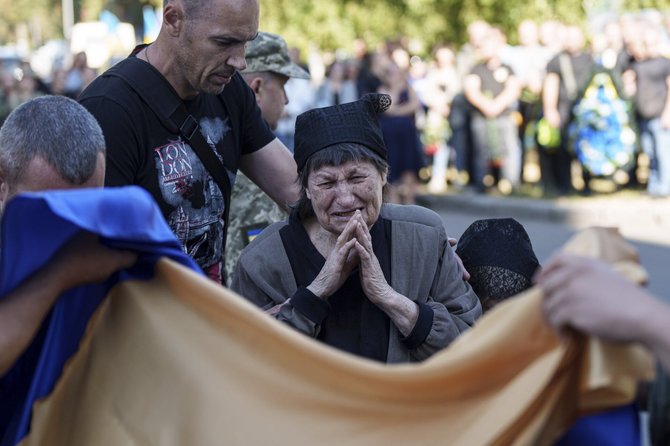 Žuvusiųjų per Rusijos smūgį Poltavai skaičius padidėjo iki 58 / Evgeniy Maloletka / AP