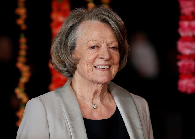 Aktorė Maggie Smith atvyksta į karališkąją filmo premjerą. / Peter Nicholls / REUTERS