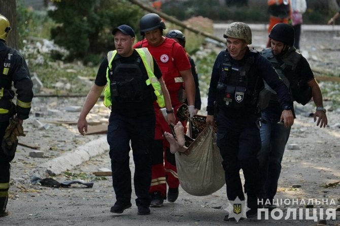 Rusijos karinio smūgio pasekmės Sumyje. / NATIONAL POLICE / via REUTERS