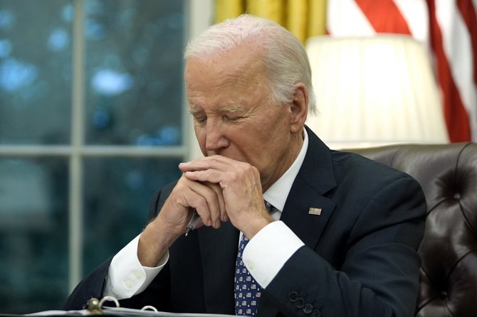 Biden yra dabartinis JAV prezidentas. / Mark Schiefelbein / AP