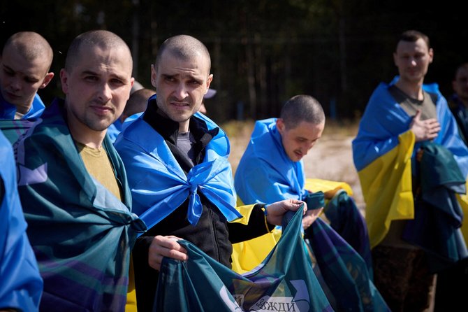 Ukrainoje – tyrimas dėl įtariamų Rusijos įvykdytų egzekucijų 4 karo belaisviams / UKRAINIAN PRESIDENTIAL PRESS SER / via REUTERS