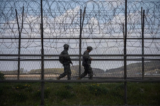 Šiaurės Korėjos kariai / ED JONES / AFP