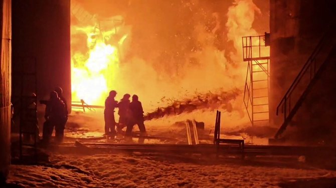 Gaisras Rusijos naftos saugykloje / HANDOUT / AFP