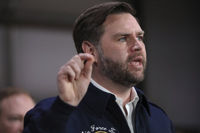 J. D. Vance'as / Rebecca Droke / AP
