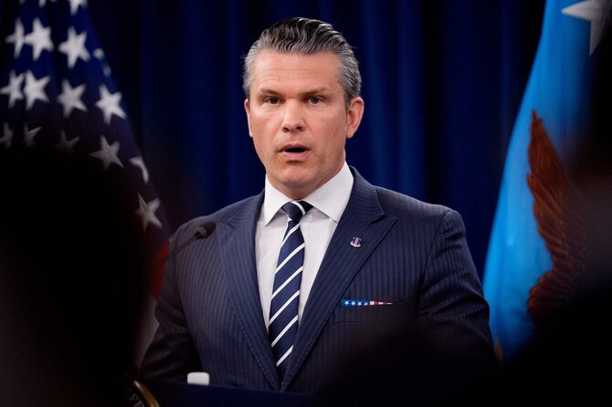 Pete'as Hegsethas / ANDREW HARNIK / Getty Images via AFP