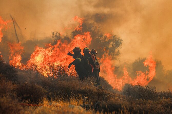 Gaisrai Kretoje / COSTAS METAXAKIS / AFP