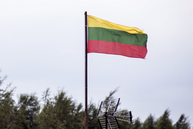 Lietuvos vėliava / Attila Husejnow / ZUMAPRESS.com