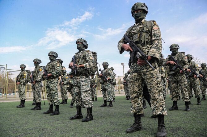 Irano kariuomenė / Iranian Army Office / ZUMAPRESS.com