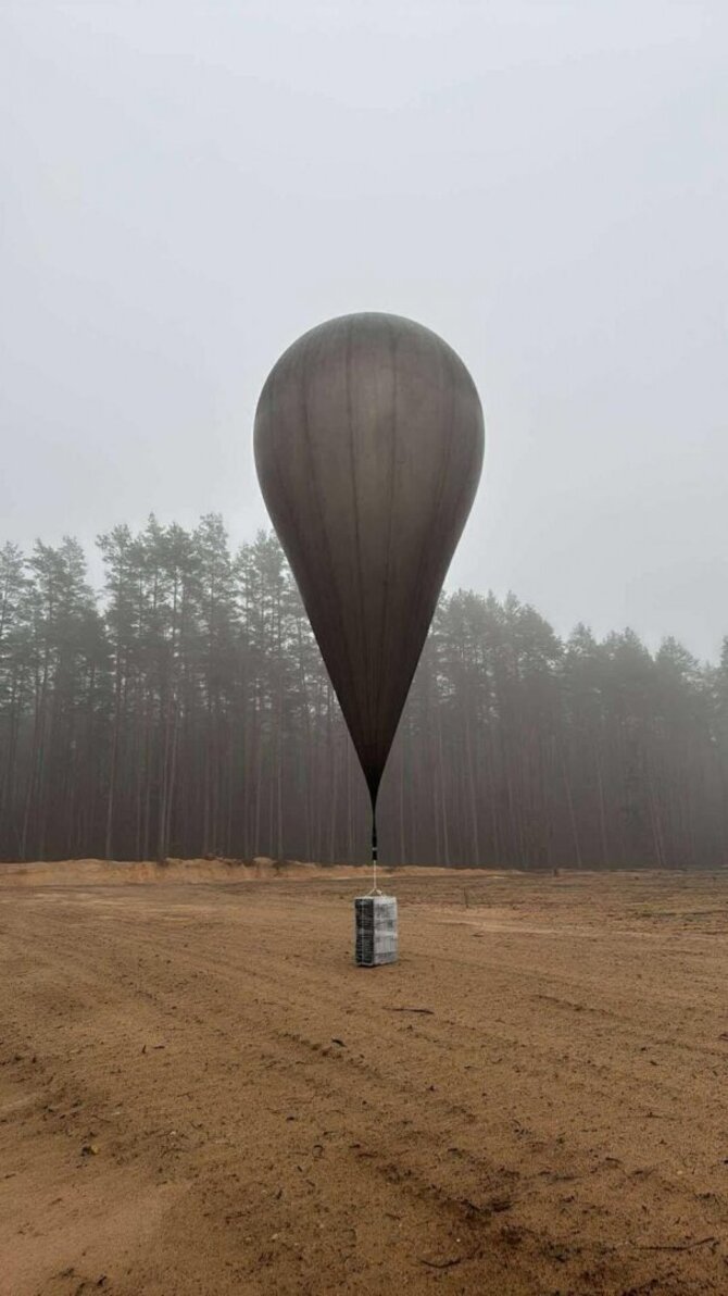 Vienas pasieniečių praėjusią naktį rastų kontrabandinių balionų / VSAT nuotr.