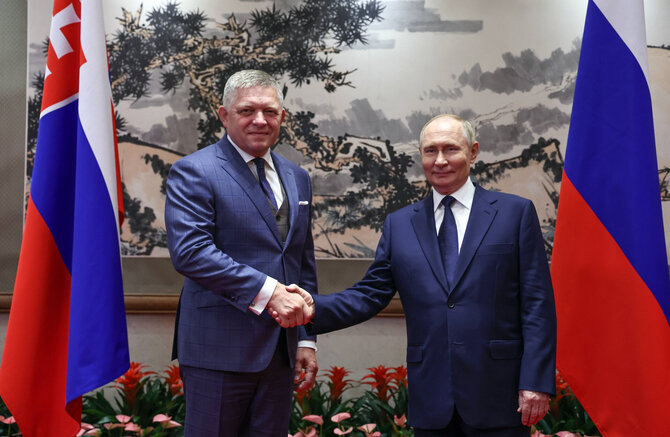 Robertas Fico ir Vladmiras Putinas / IMAGO/Alexander Kazakov / IMAGO/SNA