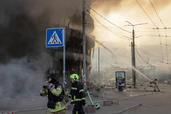 Rusijos smūgių padariniai Kyjive / ROMAN PILIPEY / AFP