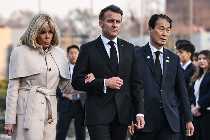 Emmanuelis Macronas ir Brigitte Macron Pietų Korėjoje / JUNG YEON-JE / AFP