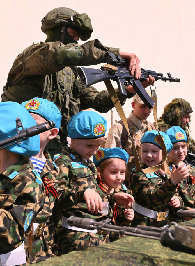 SERGEY PIVOVAROV / REUTERS