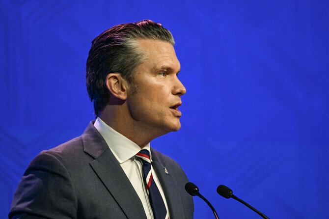 Pete'as Hegsethas / JAM STA ROSA / AFP