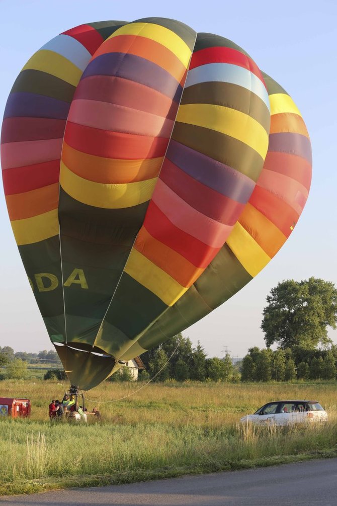 Auklėtoja Aurelija skrido oro balionu