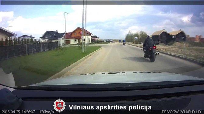 VIDEO kadras: Motociklininkų gaudynės Vilniaus rajone Kalnėnuose
