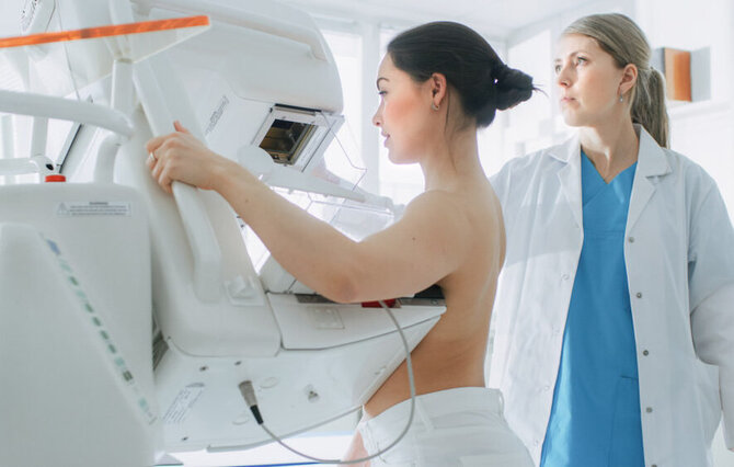  Shutterstock nuotr./Mamografija; krūtų echoskopija 