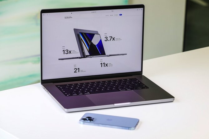 Avad nuotr./Galingiausias visų laikų „MacBook Pro“ – jau Lietuvoje