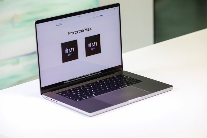 Avad nuotr./Galingiausias visų laikų „MacBook Pro“ – jau Lietuvoje