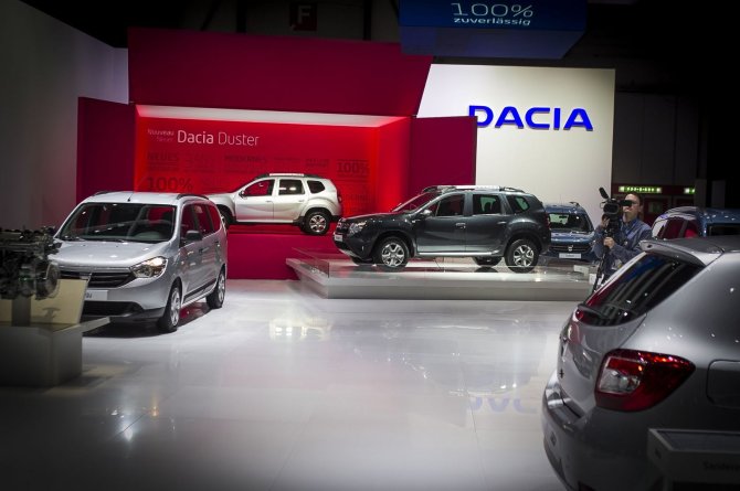 Irmanto Gelūno/15min.lt nuotr./„Dacia“ naujovės Ženevos automobilių parodoje